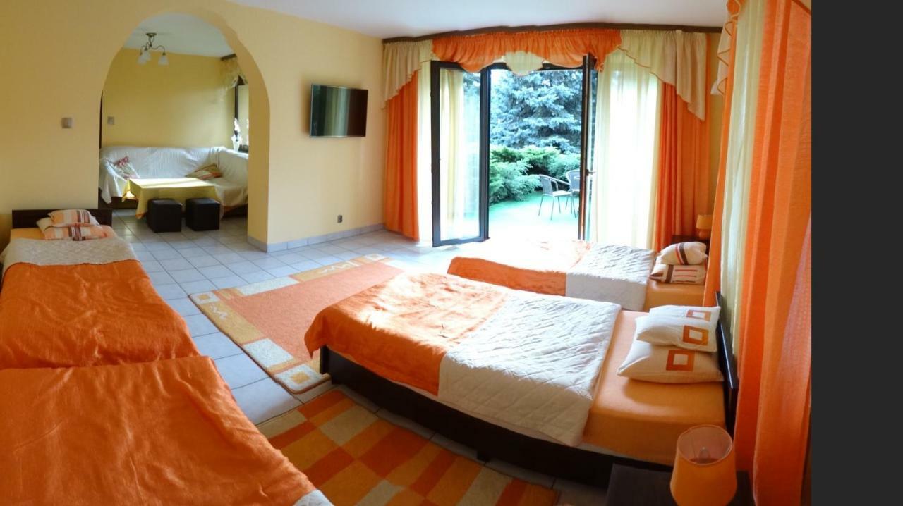 Dom Goscinny Przedmiescie Kielce Extérieur photo